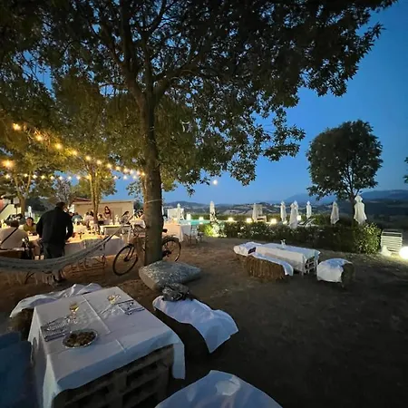 Le Capannacce Farm stay Urbania